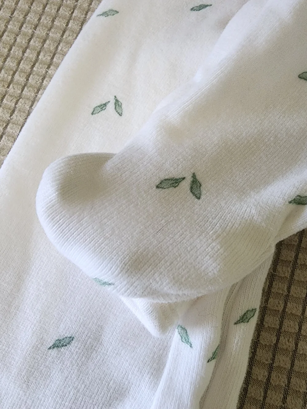 Carter's 0-3M White Baby Sleep Gown with Green Leaf Print.